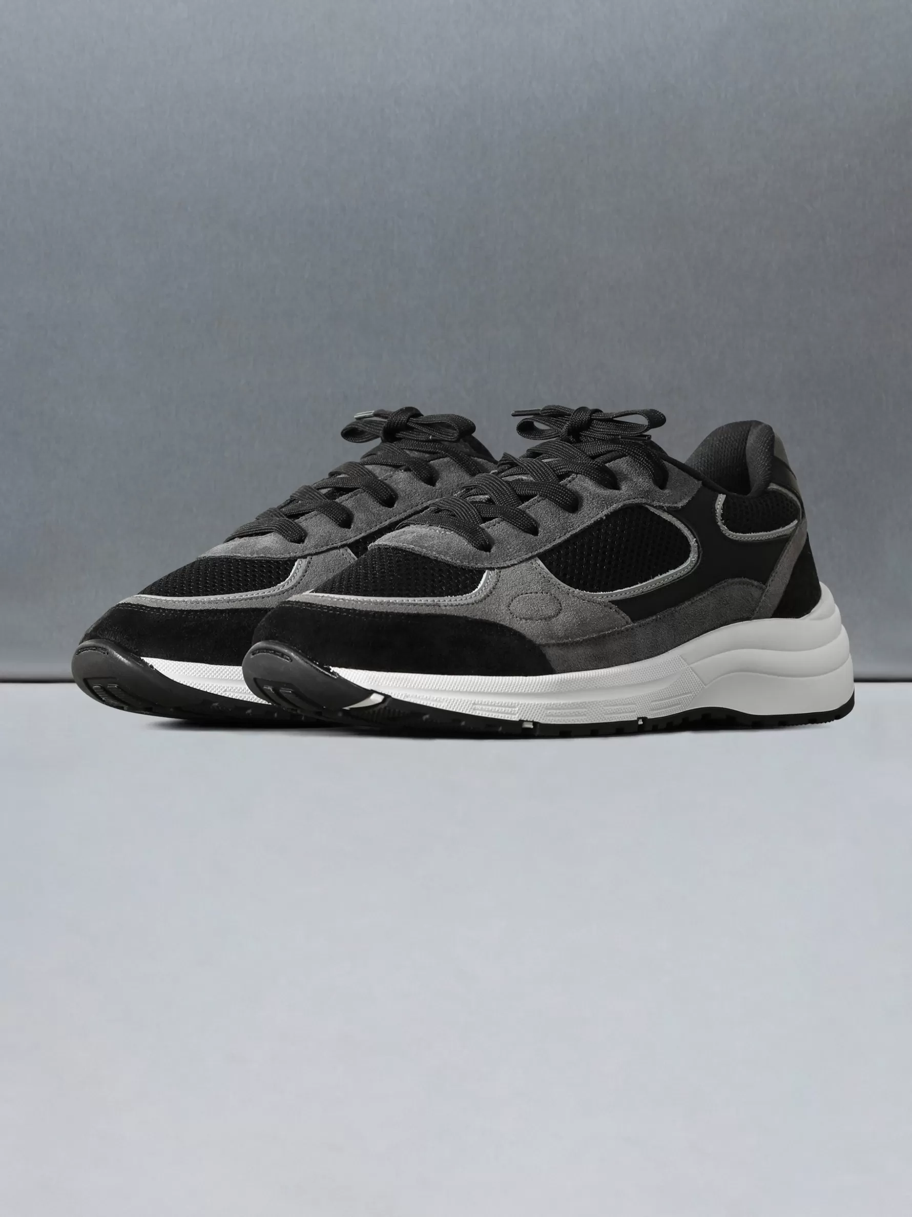 ARNE Apollo Runner - Black Charcoal