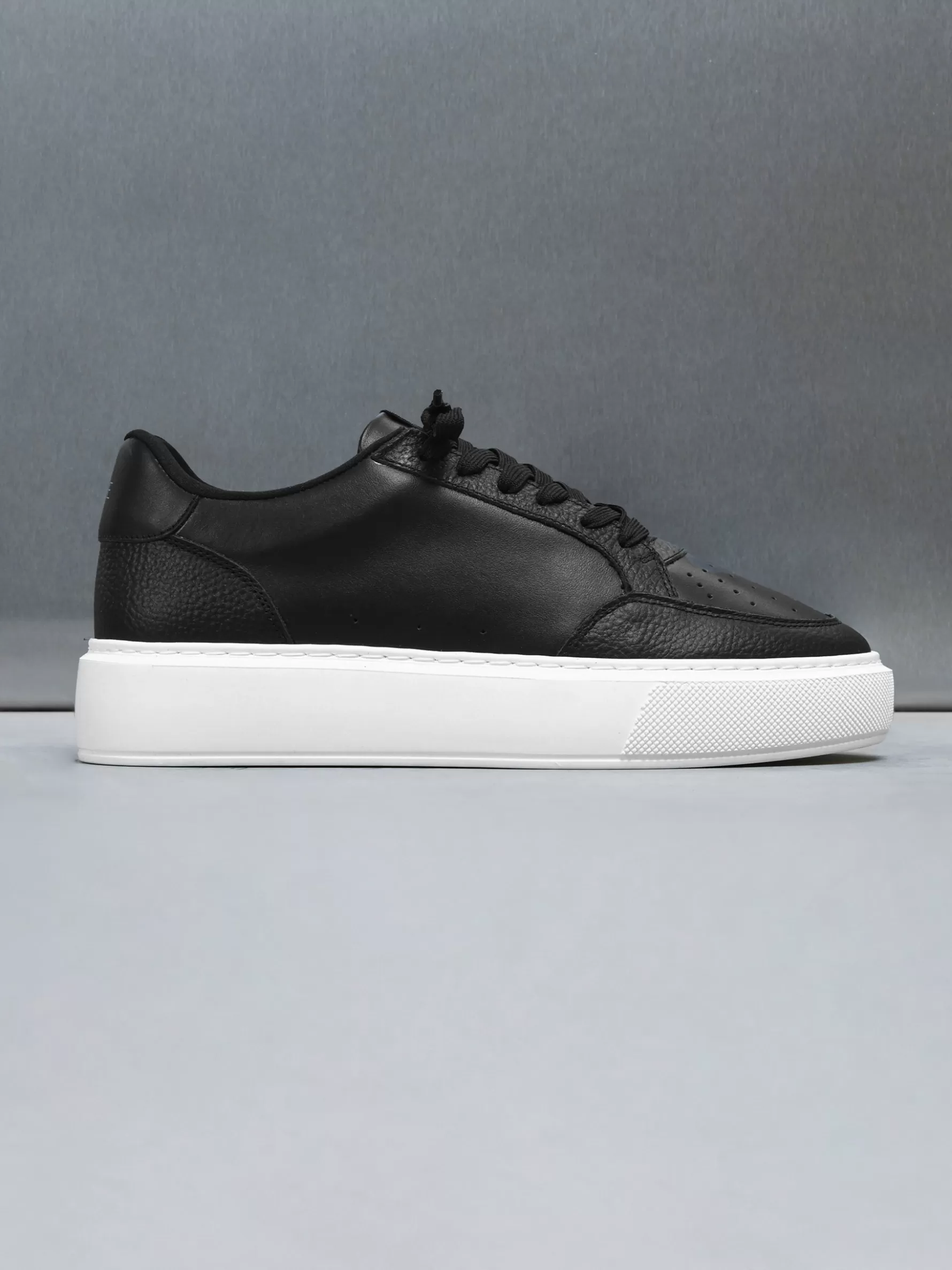 ARNE Court Trainer 2.0 - Black White