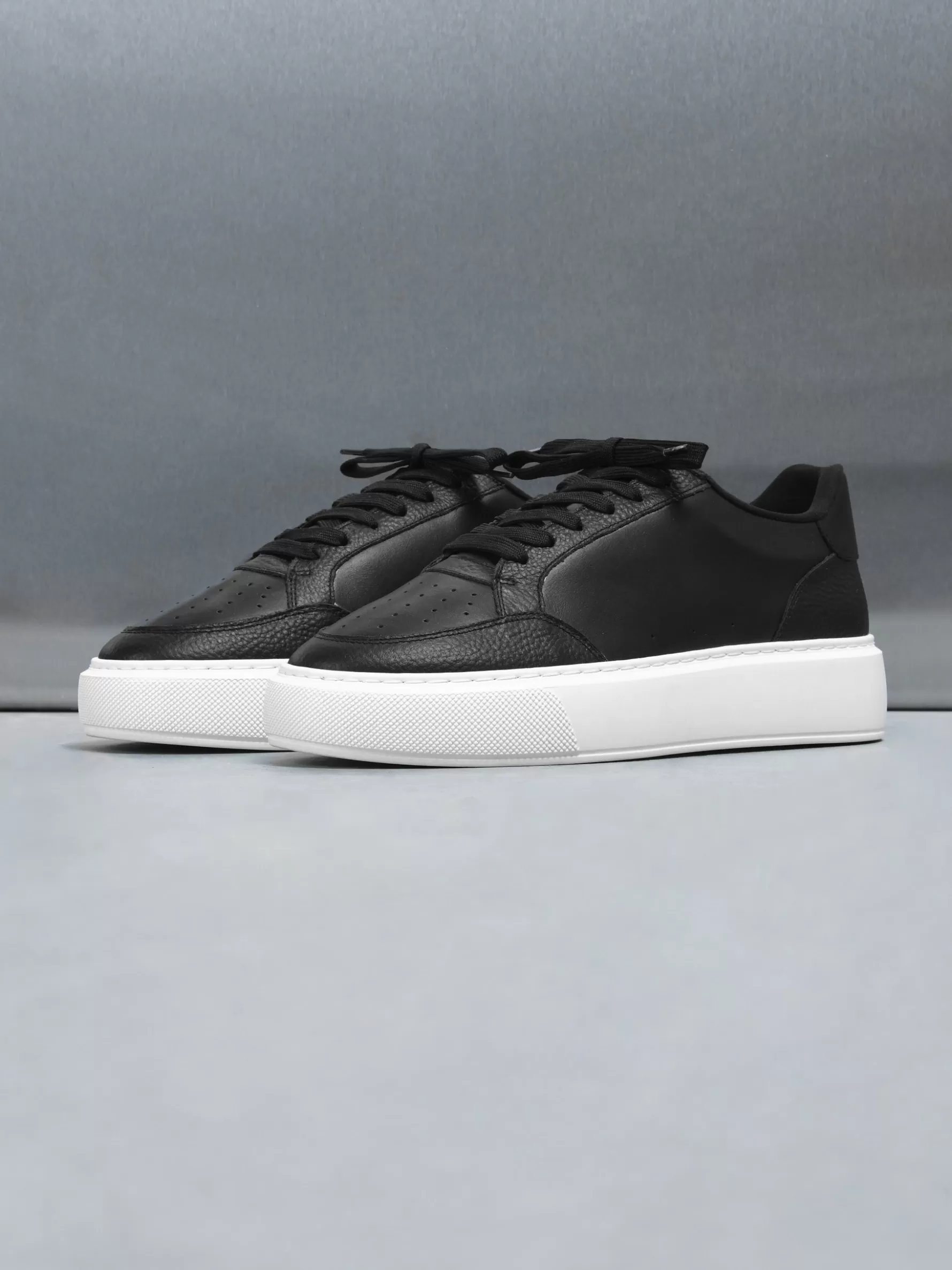 ARNE Court Trainer 2.0 - Black White