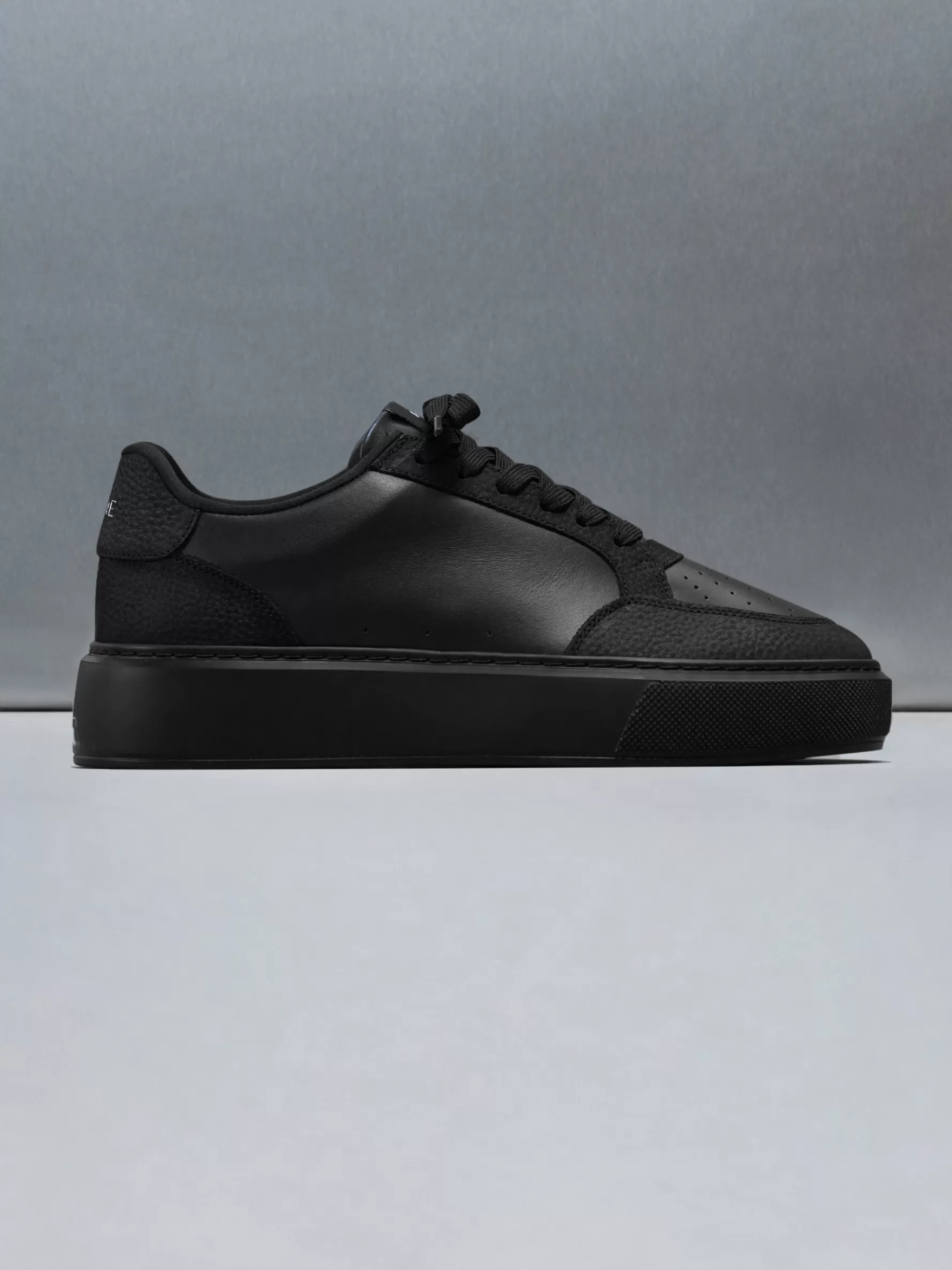 ARNE Court Trainer 2.0 - Triple Black