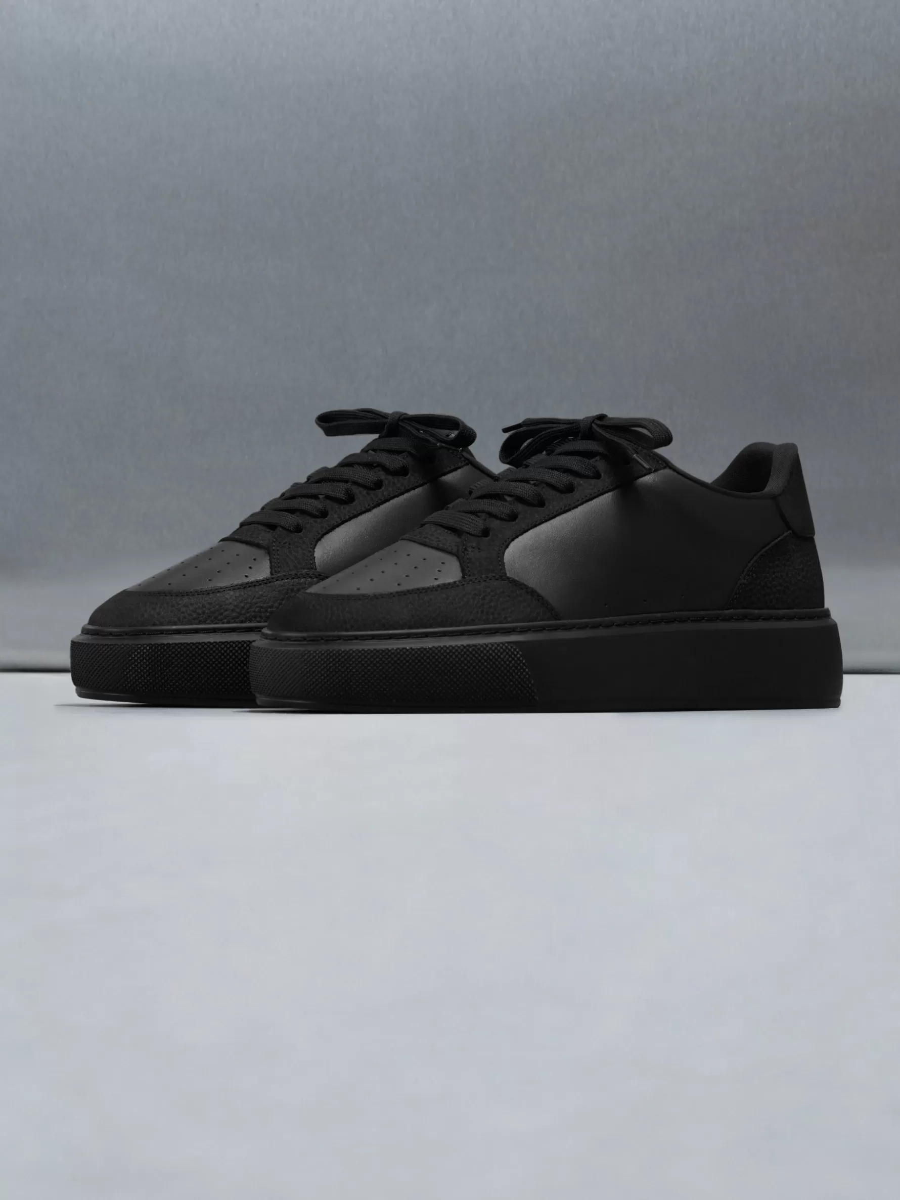 ARNE Court Trainer 2.0 - Triple Black