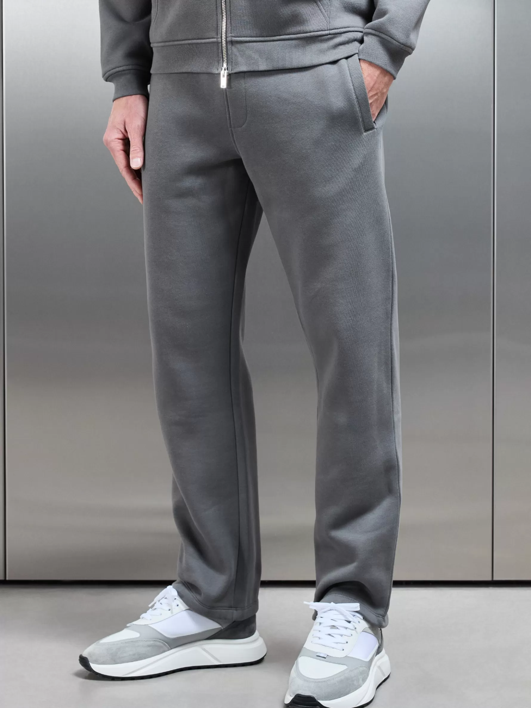 ARNE Essential Straight Leg Jogger -