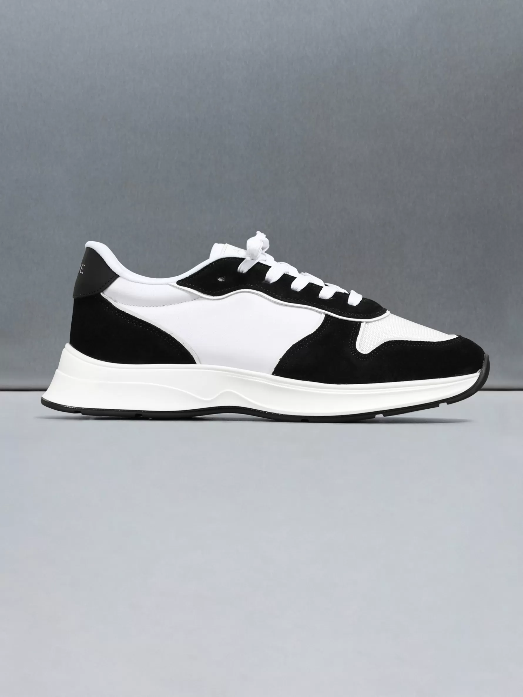 ARNE Hybrid Runner - Black White