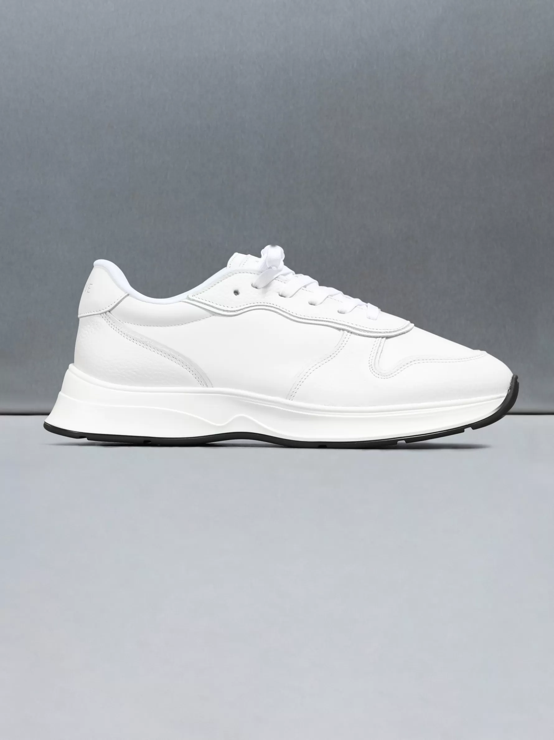 ARNE Hybrid Runner - Triple White