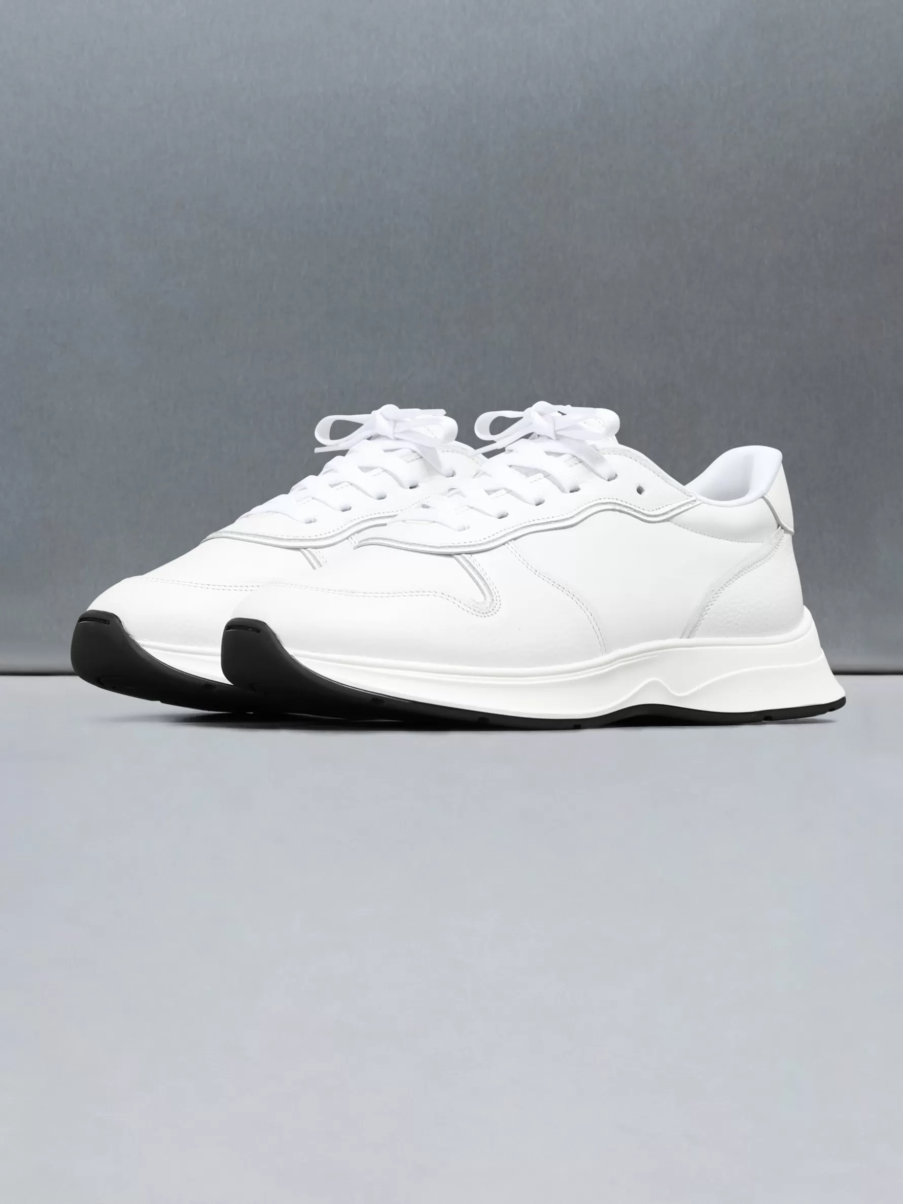 ARNE Hybrid Runner - Triple White