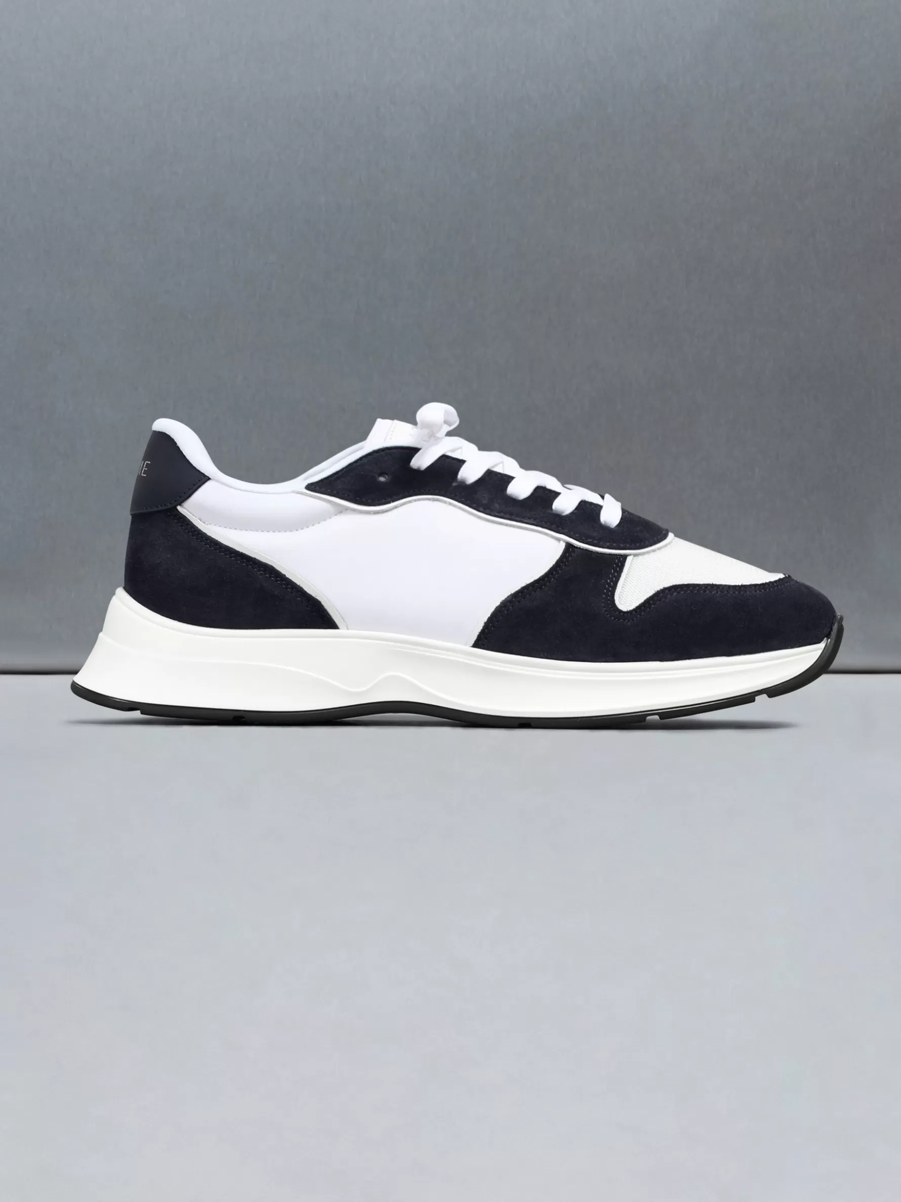 ARNE Hybrid Runner - White Navy