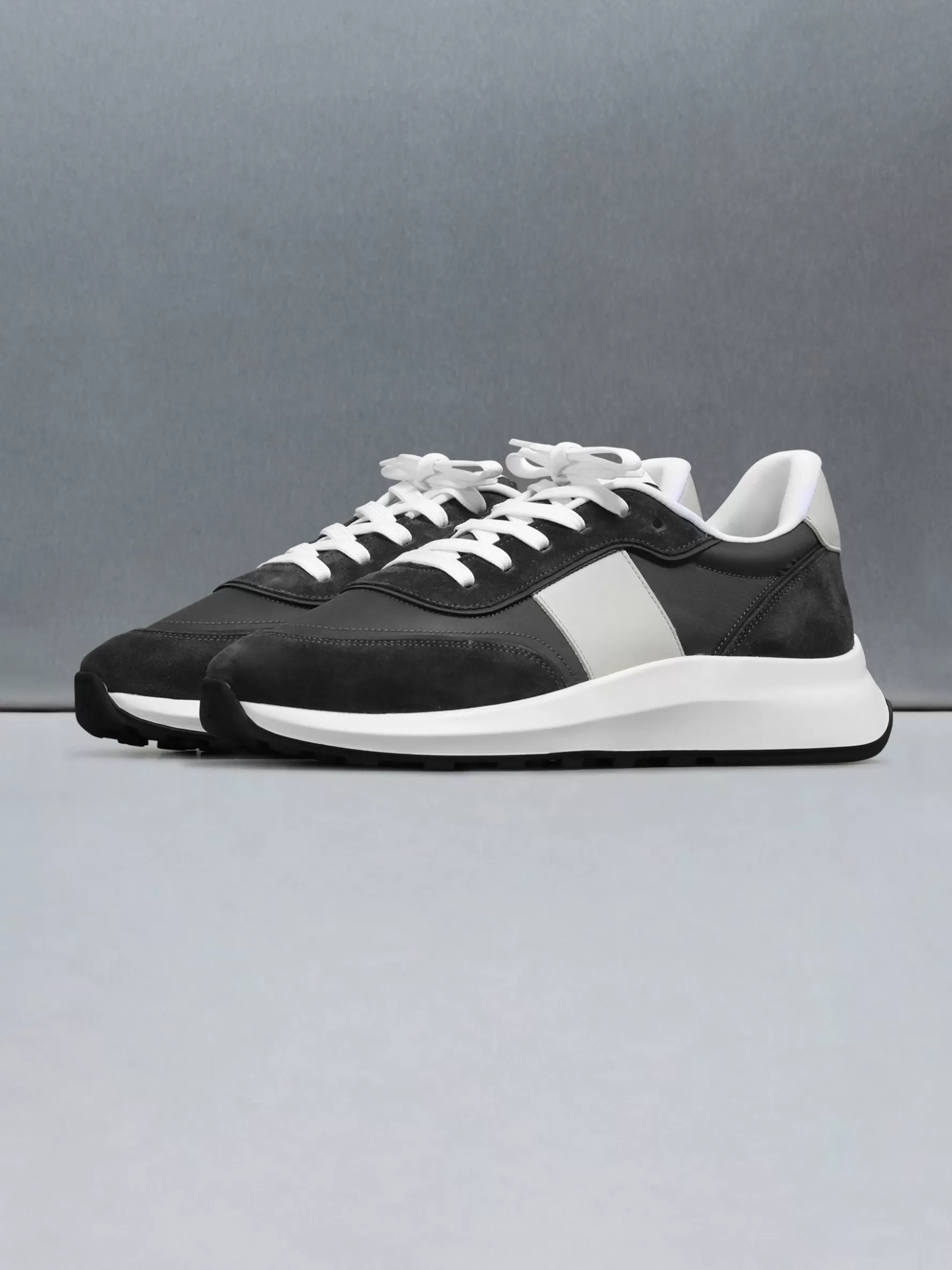 ARNE Low Runner 2.0 - Charcoal Stone