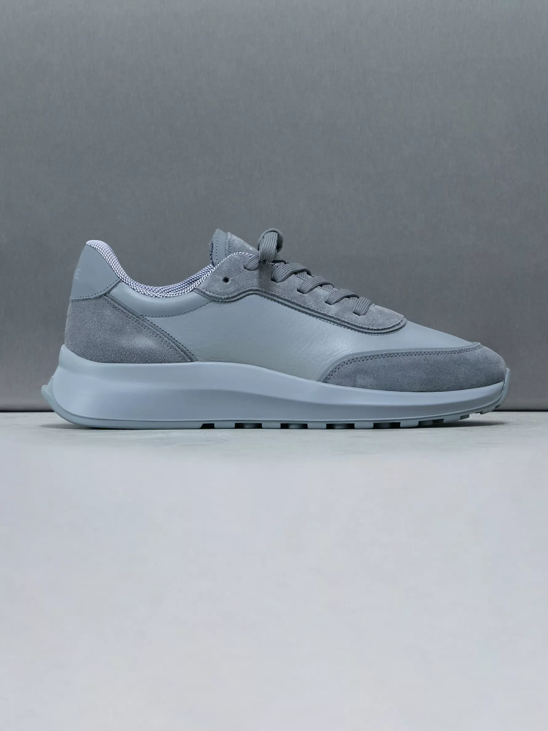 ARNE Low Runner - Triple Grey