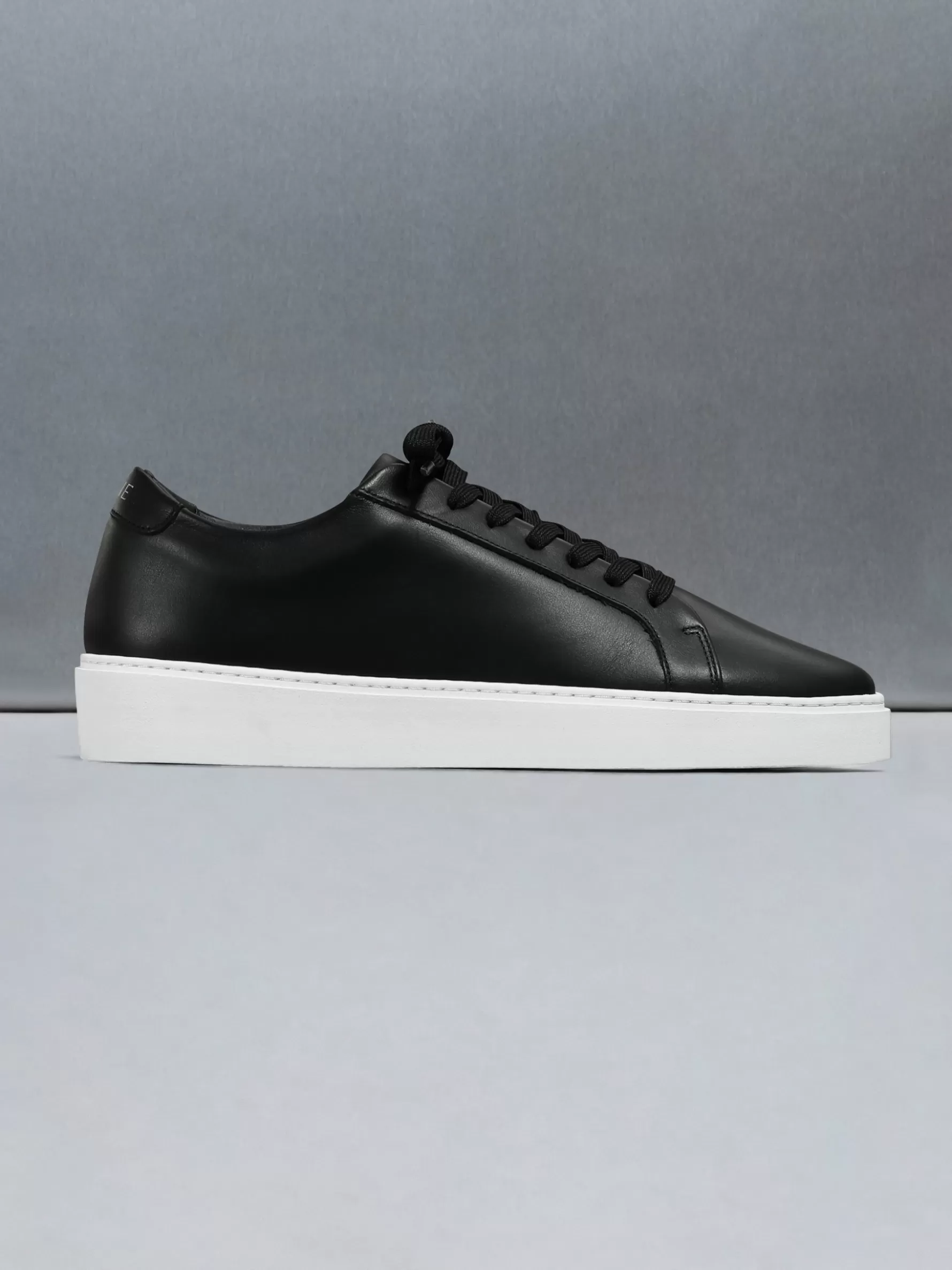 ARNE Mid Essential Trainer -