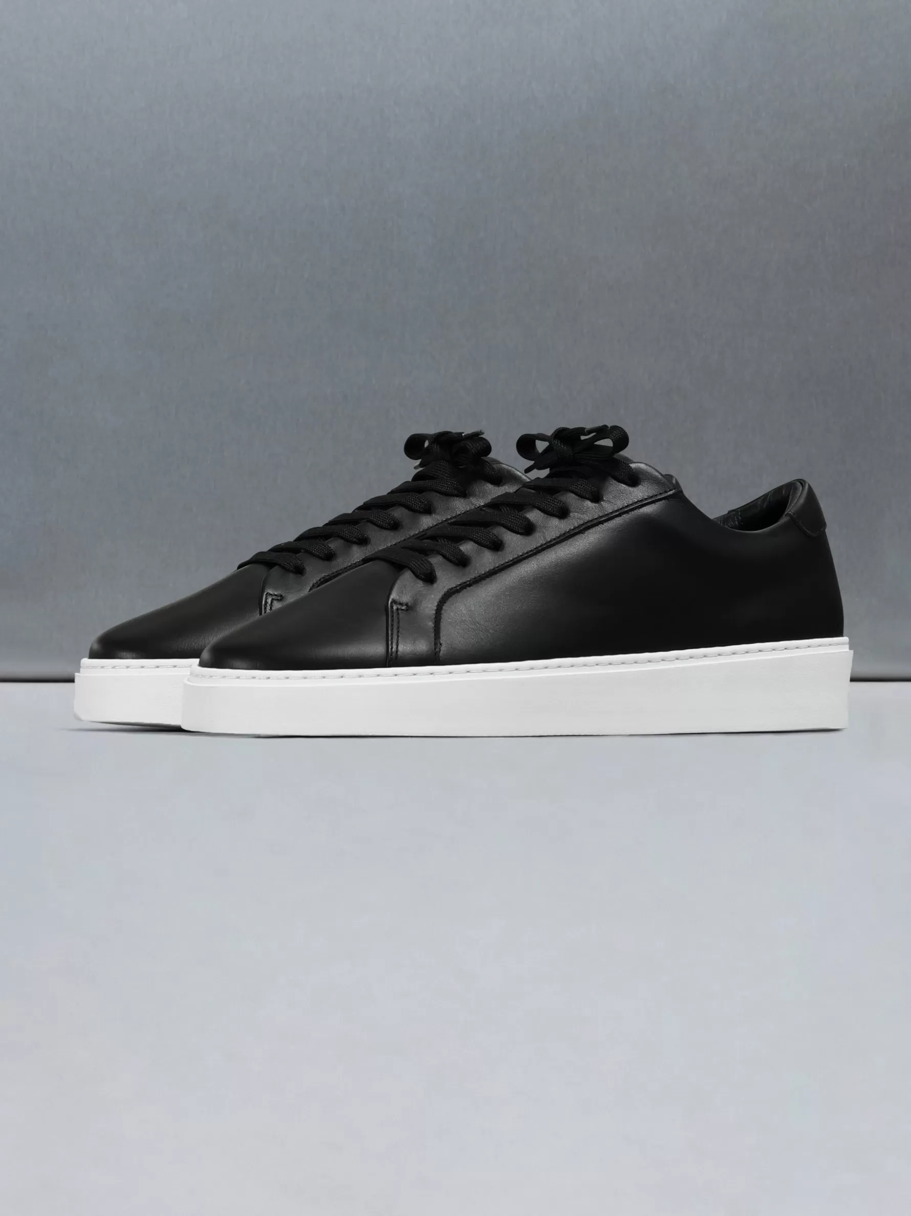 ARNE Mid Essential Trainer -