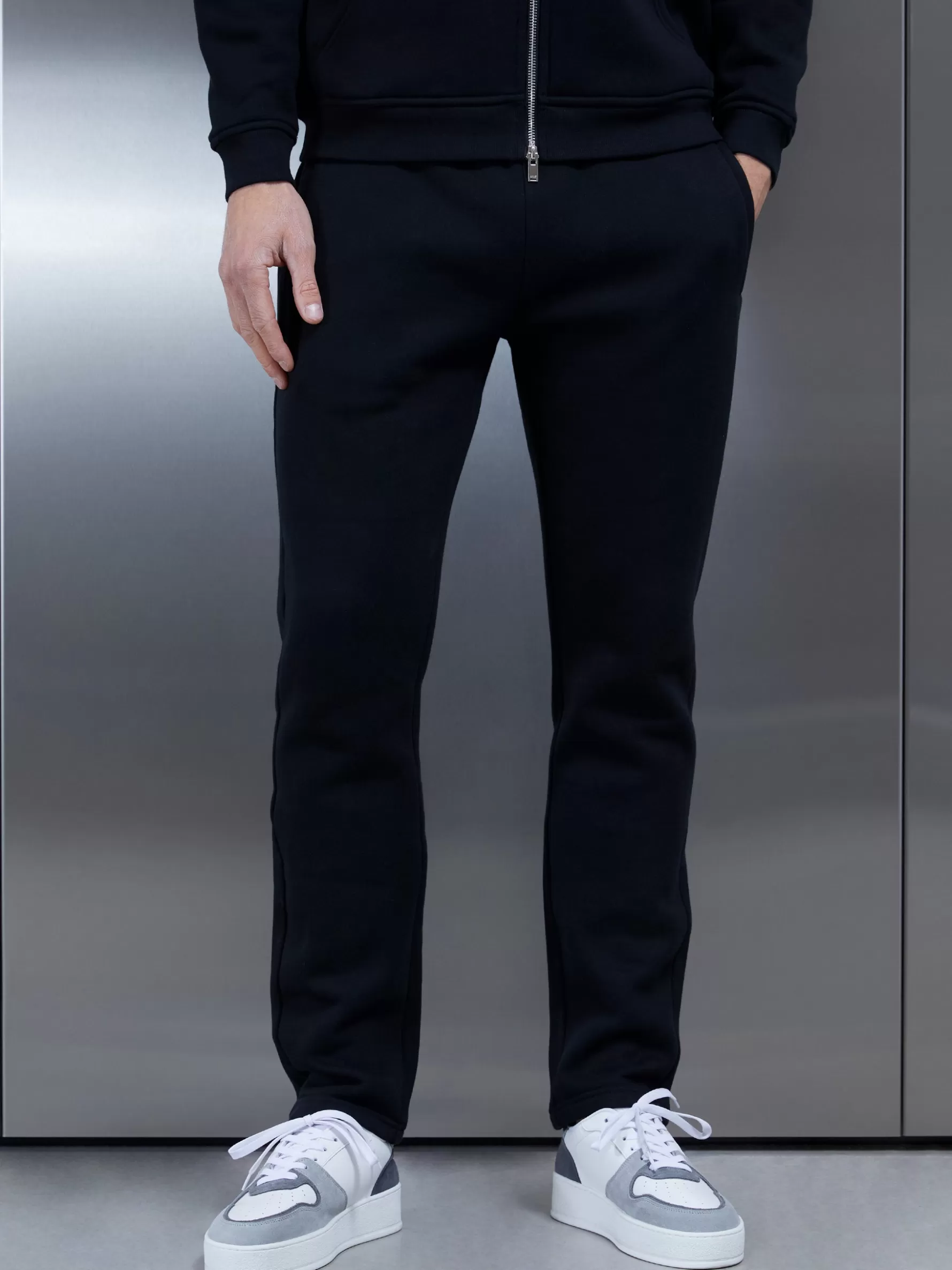 ARNE Relaxed Fit Tapered Leg Jogger -