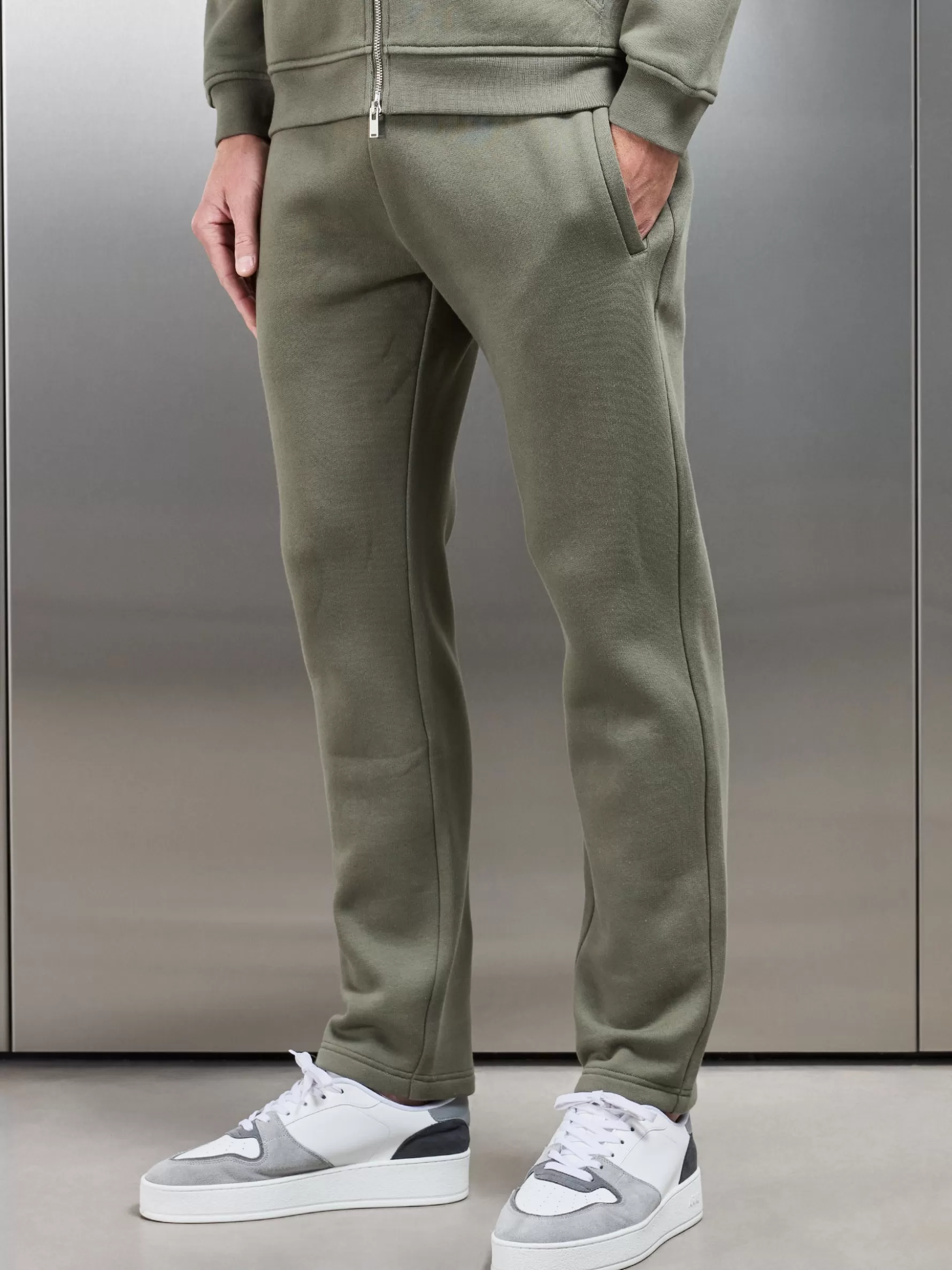 ARNE Relaxed Fit Tapered Leg Jogger -