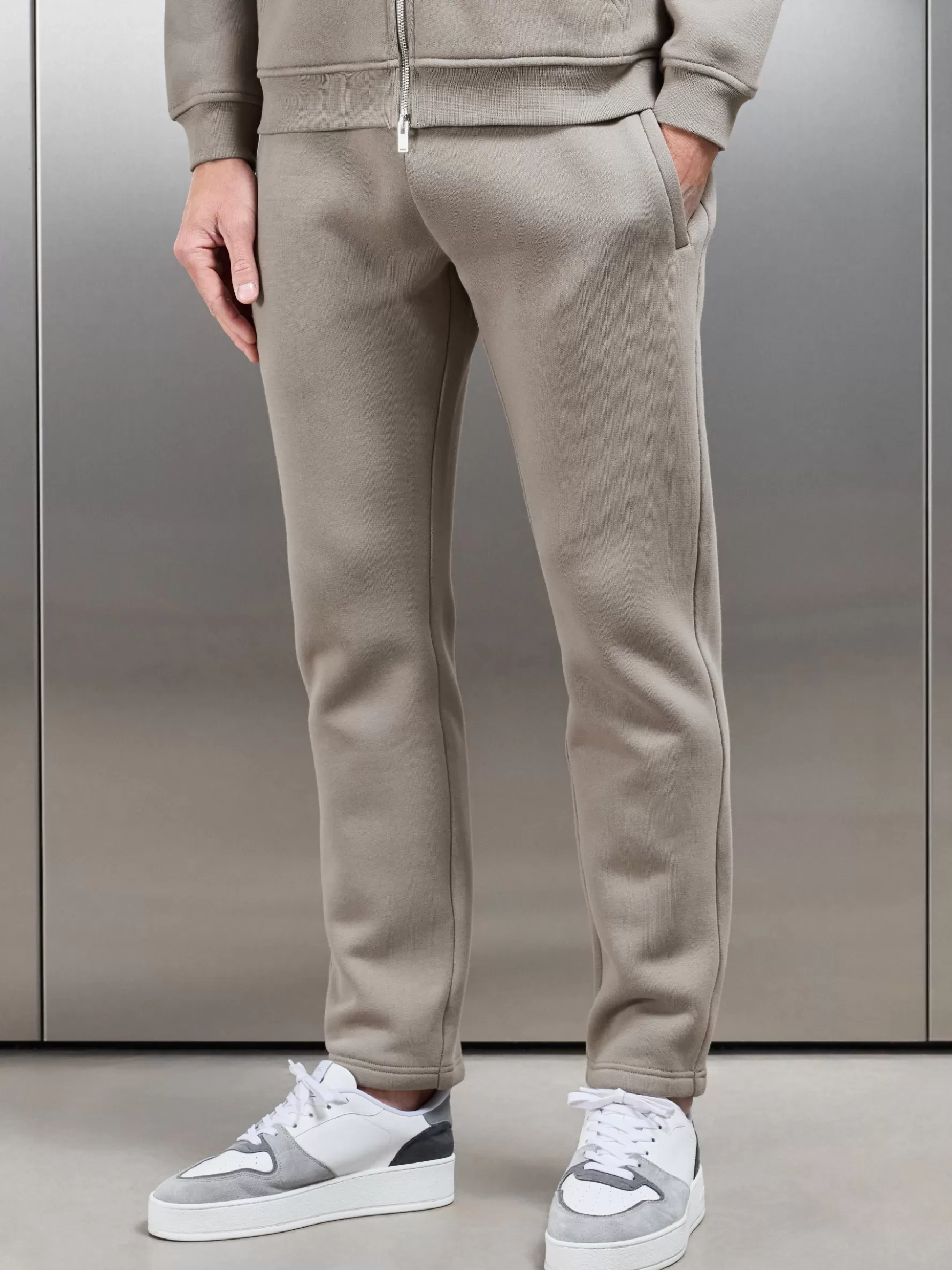 ARNE Relaxed Fit Tapered Leg Jogger -