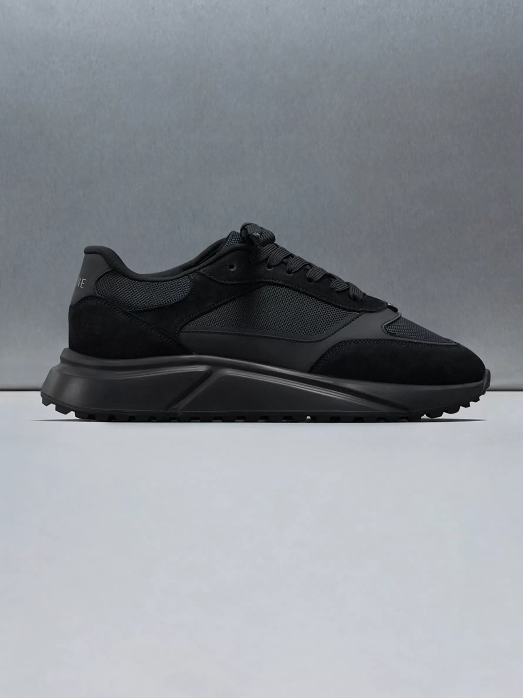 ARNE Technical Runner - Triple Black