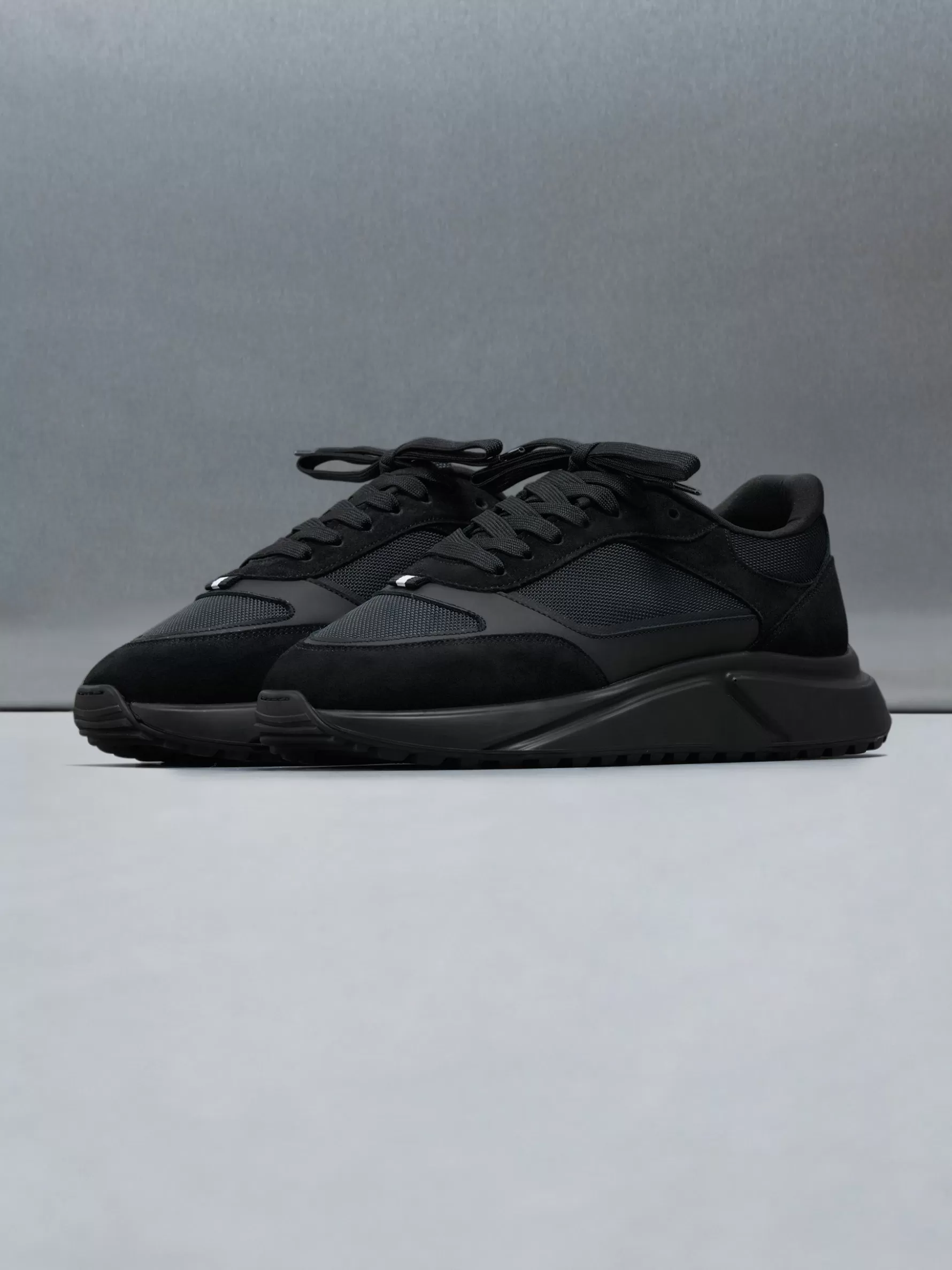 ARNE Technical Runner - Triple Black