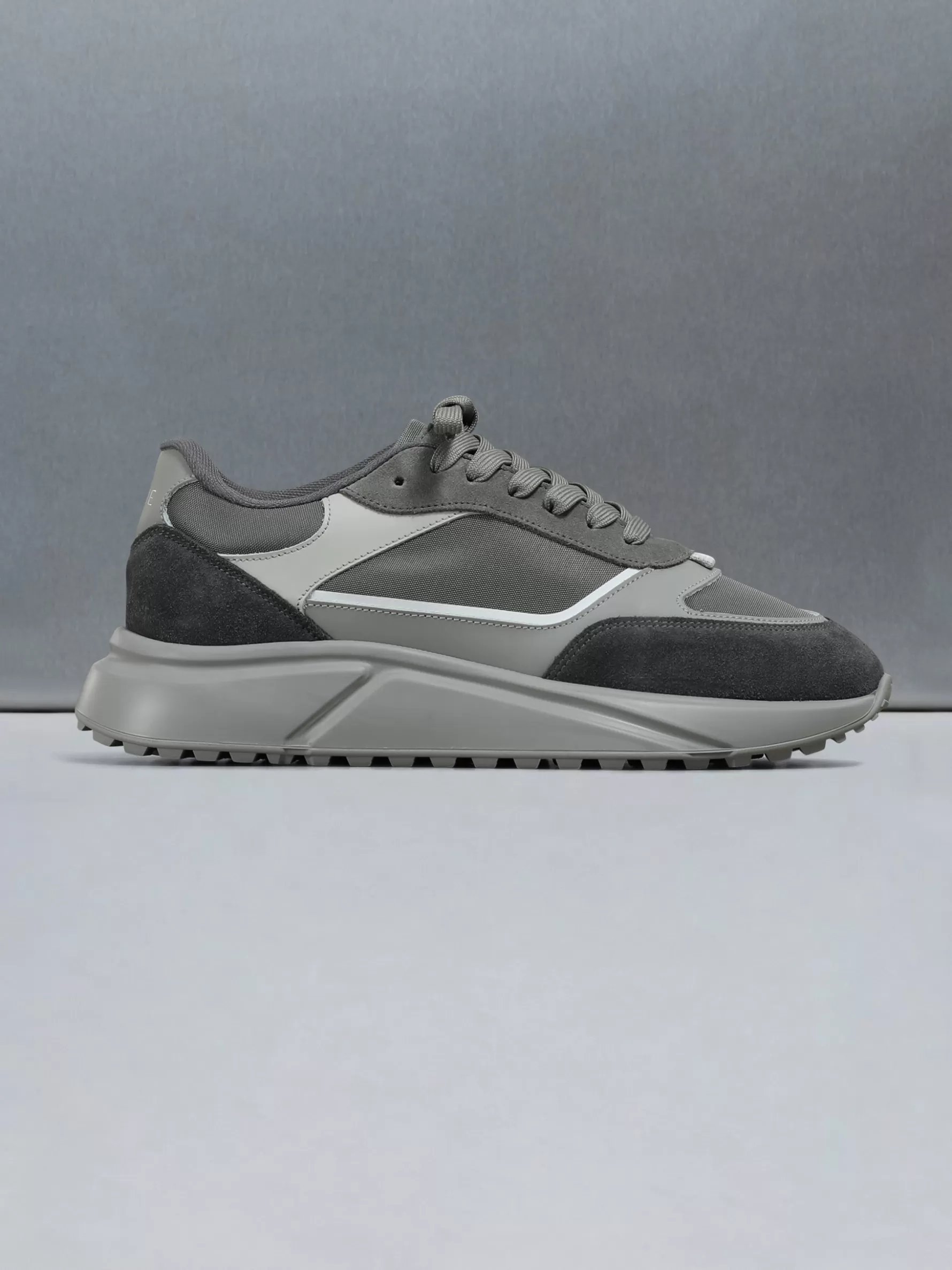 ARNE Technical Runner - Triple Tonal Grey