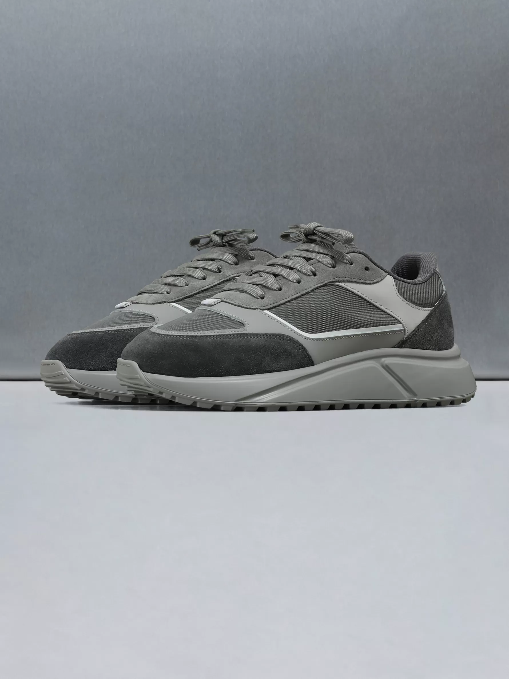 ARNE Technical Runner - Triple Tonal Grey