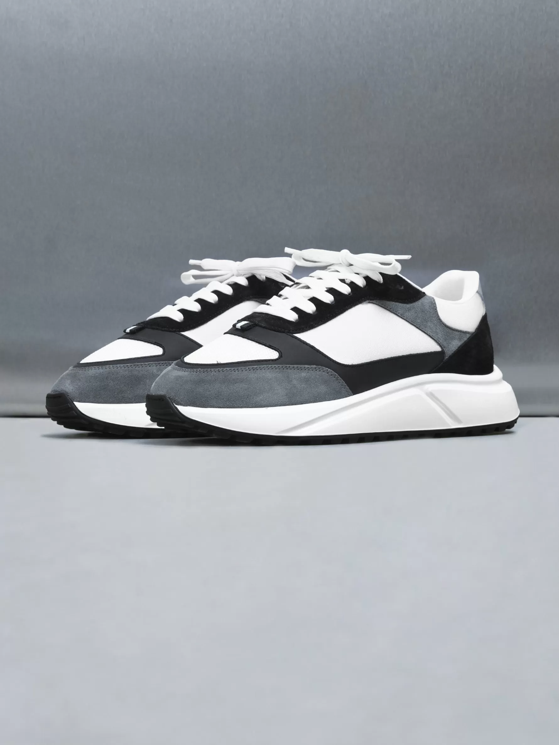 ARNE Technical Runner - White Black