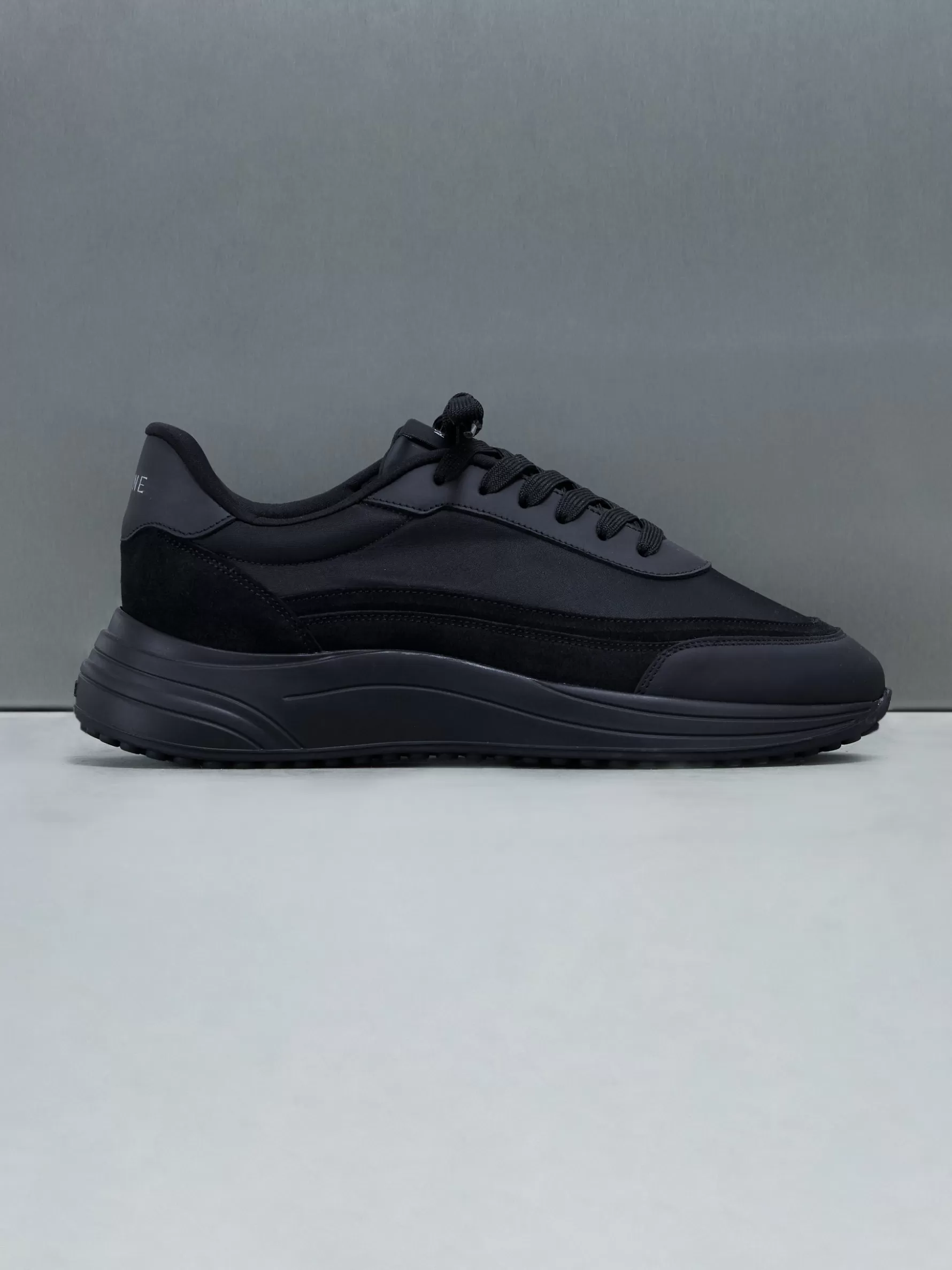 ARNE Wave Runner - Triple Black