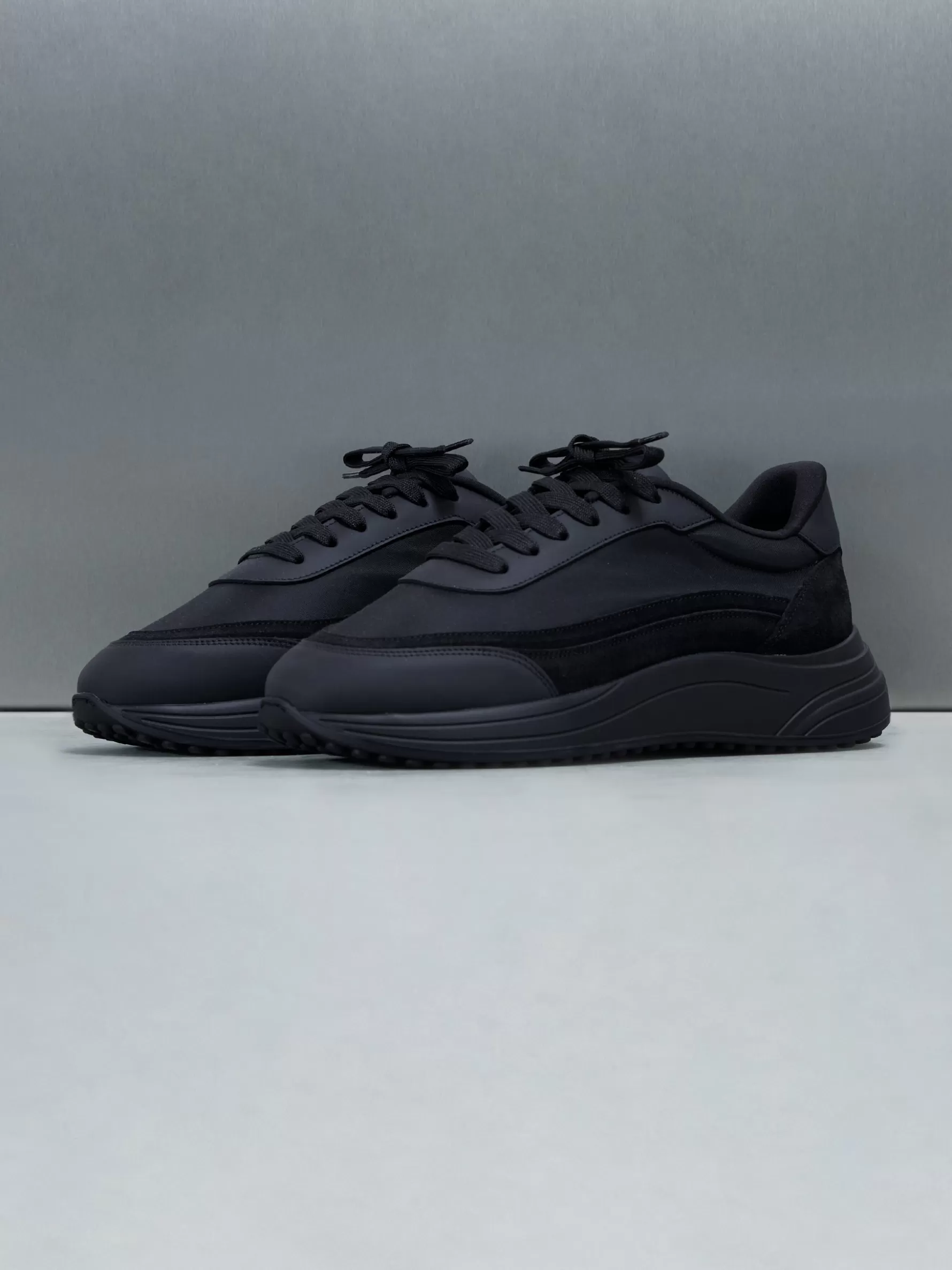 ARNE Wave Runner - Triple Black